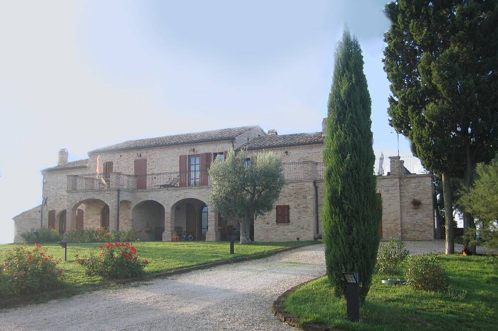 Ganze Wohnung, Charmantes Apartment in traumhafter Hügellage und Meeresnähe in Acquaviva Picena, Ascoli Piceno Provinz