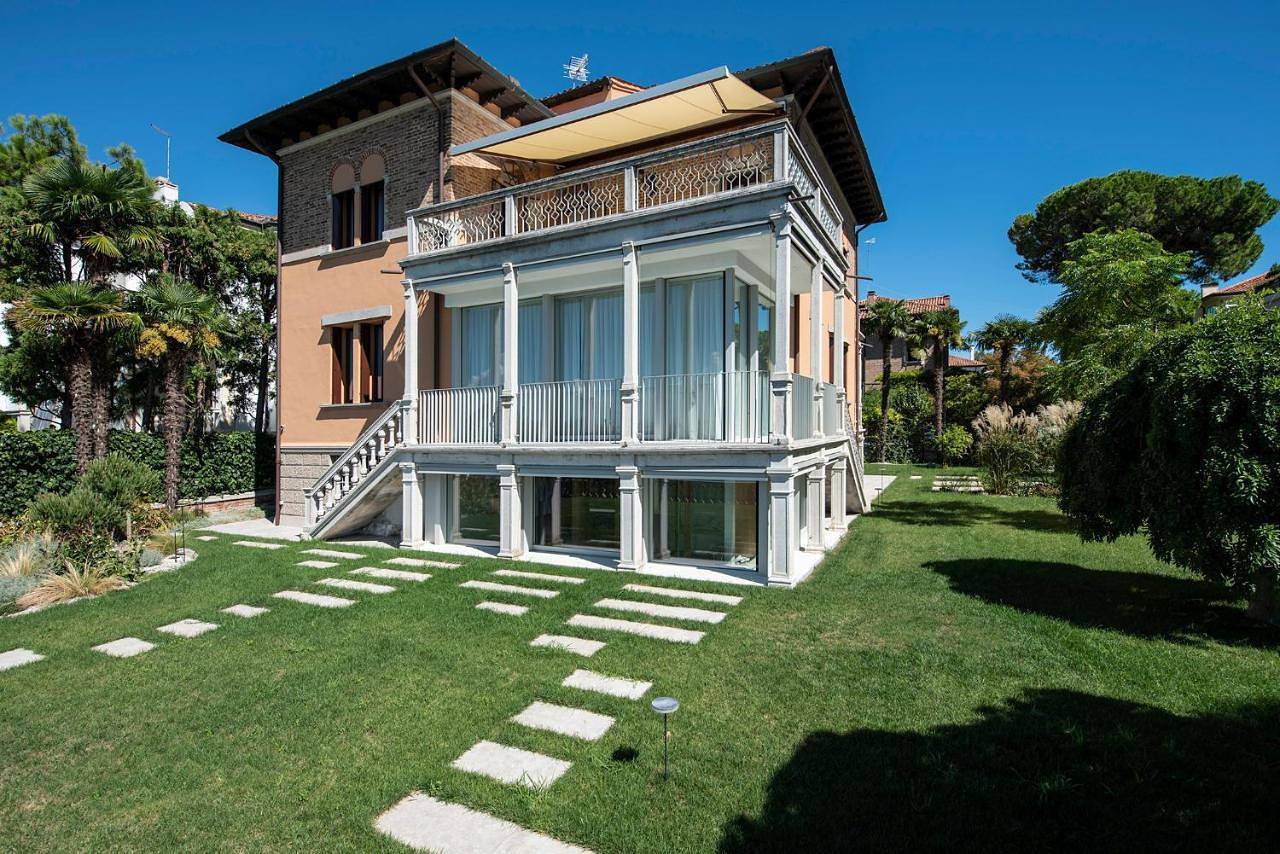 Ca' delle Contesse - Villa on lagoon with private dock and spectacular view in Lido de Veneza, Veneza