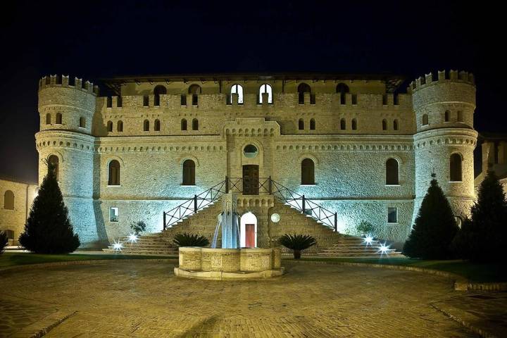 Hôtel pour 3 personnes, avec Jardin et Piscine à Mozzagrogna