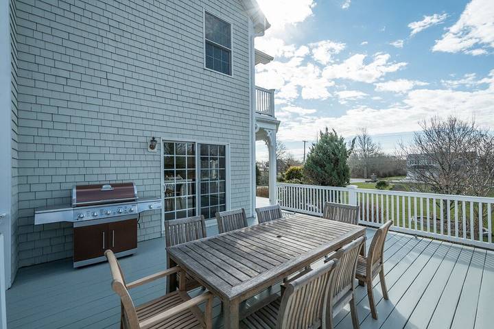 Vacation rental for 14 people, with yard in Middletown