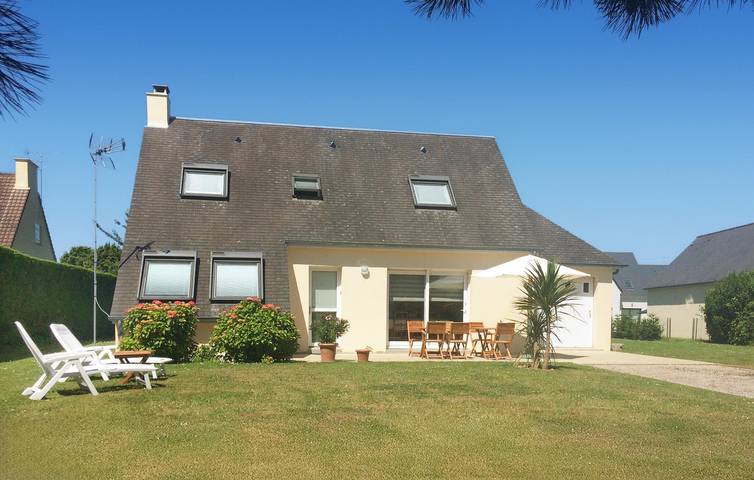 Location de vacances pour 8 personnes, avec terrasse et jardin à Quettehou - 2