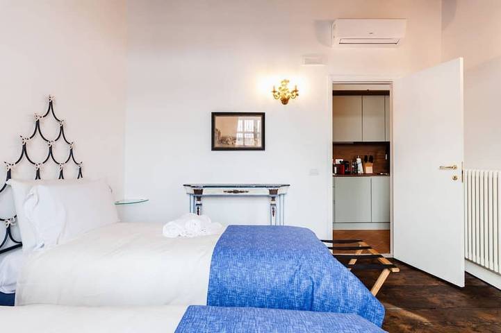 Ganze Wohnung, Benedetto Croce: eine Wohnung mit spektakulärem Ausblick im Palazzo Marigliano in Neapel, Neapel Provinz