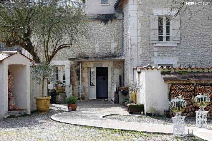 Location de vacances pour 2 personnes, avec vue ainsi que piscine et balcon à Villetoureix - 4
