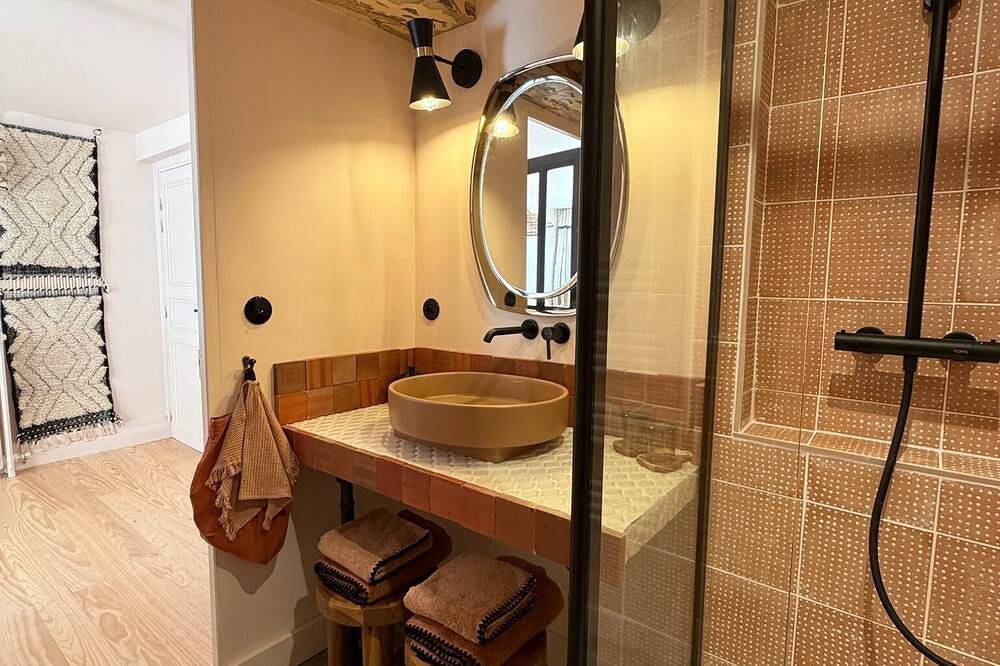 Maison Romy Charming \"Balthazar\" room Upmarket B&B in the heart of Chinon in Chinon, Loire Valley