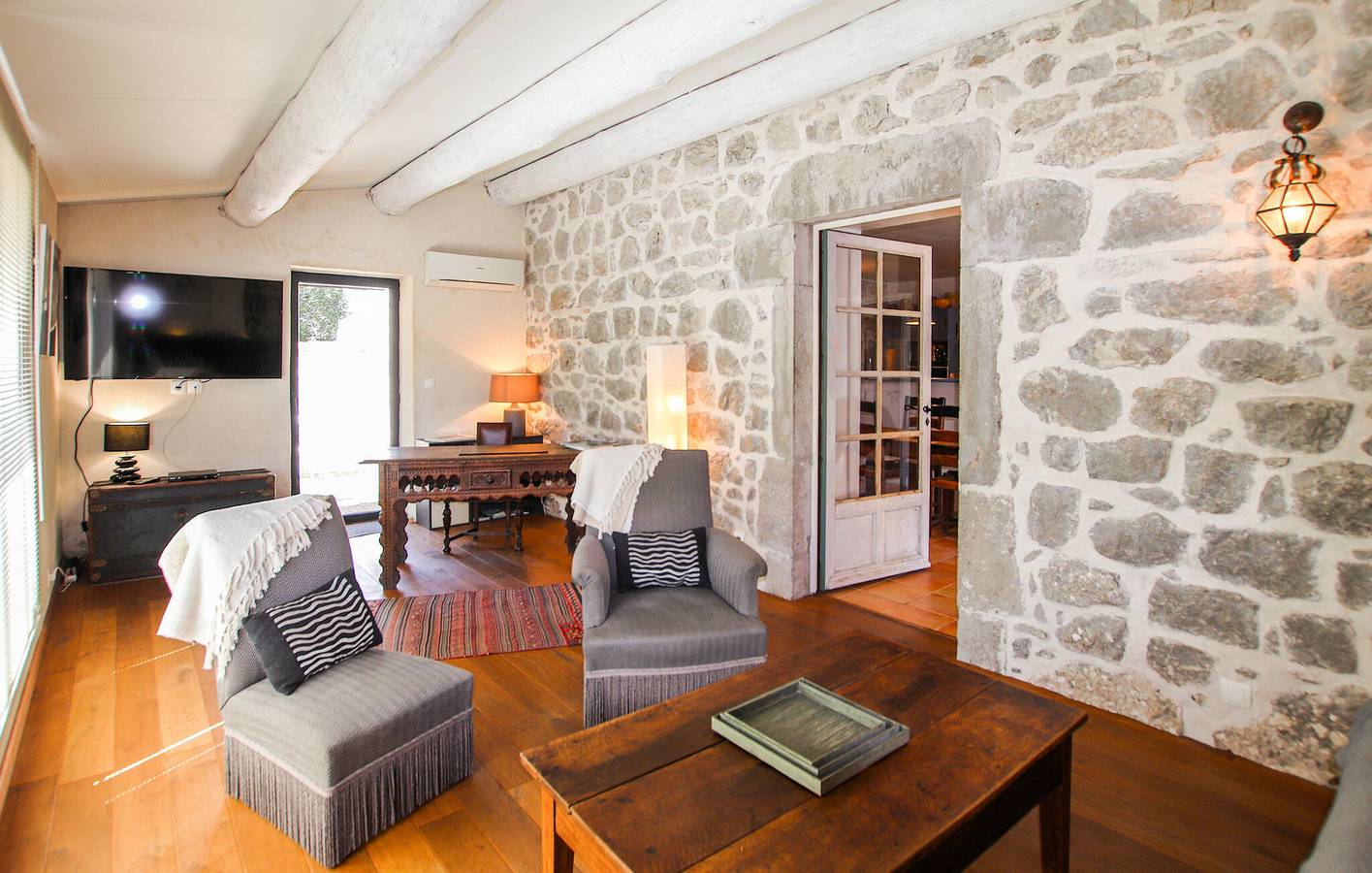 Encantadora casa de vacaciones de 2 dormitorios con jardín cerca de Saint-Alban-Auriolles in Labeaume, Ardèche