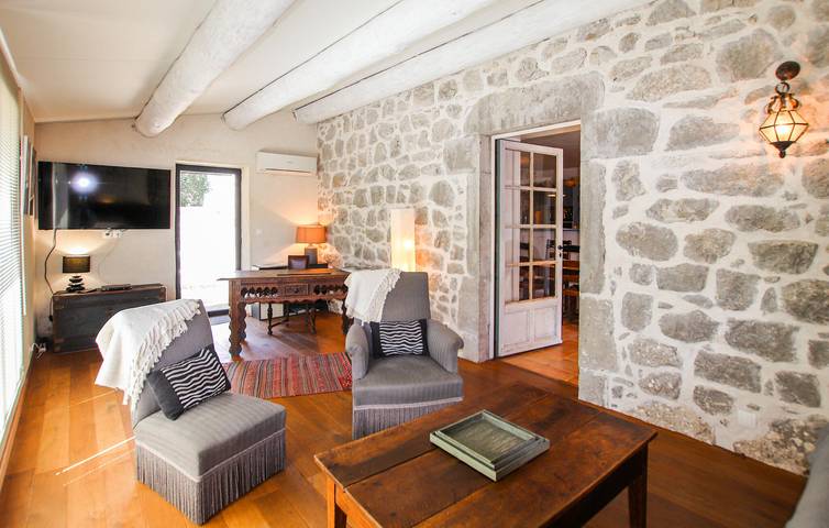 Reizende Ferienunterkunft mit 2 Schlafzimmern und Garten in der Nähe von Saint-Alban-Auriolles in Labeaume, Ardèche
