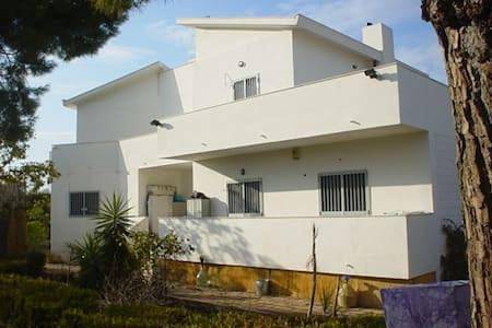 Villa pour 4 personnes, avec Terrasse et Jardin à Bari