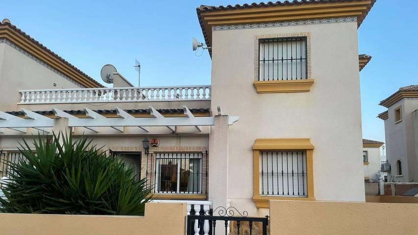Ferienhaus für 6 Personen, mit Pool und Terrasse, mit Haustier