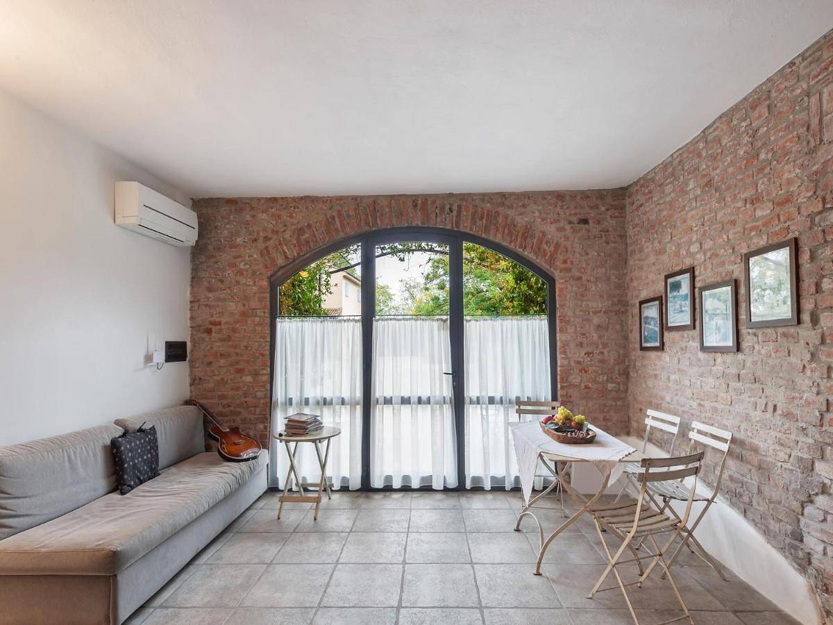 Quaint Mansion in Stagno Lombardo with Garden in Stagno Lombardo, Province de Crémone