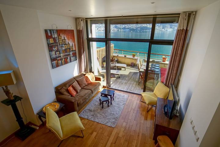 Gîte pour 6 personnes, avec vue sur le lac et terrasse, adapté aux familles à Duingt