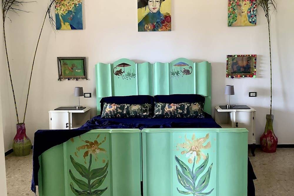 Artists' Villa,  4  bedrooms, large terrace, great views, Cinque Terre 40 min.! in Groppo (Sesta Godano), Sesta Godano