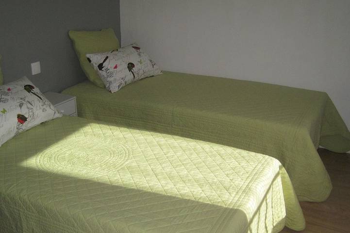 Gîte pour 4 personnes, avec terrasse ainsi que piscine et jardin à Montséret - 4