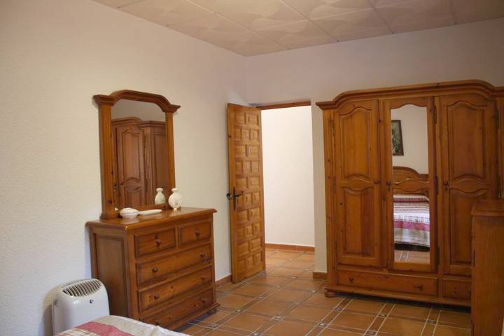 Casa rural para 13 personas, con vistas además de piscina y jardín en Zahora - 4