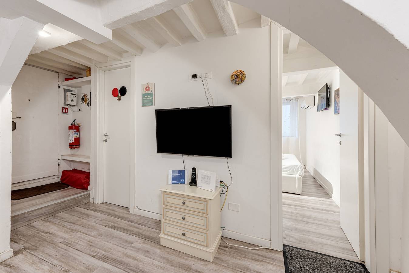 Entire apartment, Apartment 'Un Bacio A Firenze' with Wi-Fi and Air Conditioning in Florence city center, Florence