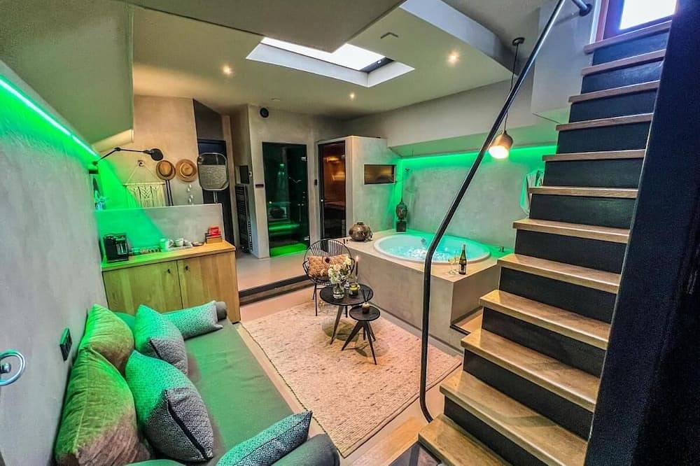 Boat And Boost: Luxury & Wellness in Amsterdam Oost, Dutch Coast