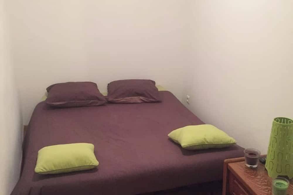 Atypical village house in Cuers, Toulon region