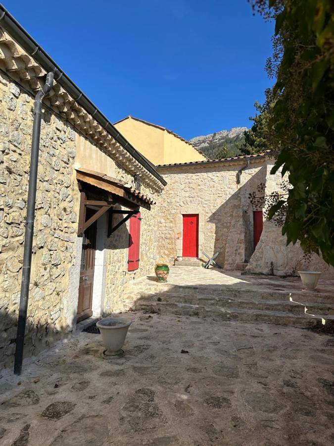 Chambre d’hôte pour 3 personnes, avec terrasse et vue, animaux acceptés dans Drôme provençale - 3