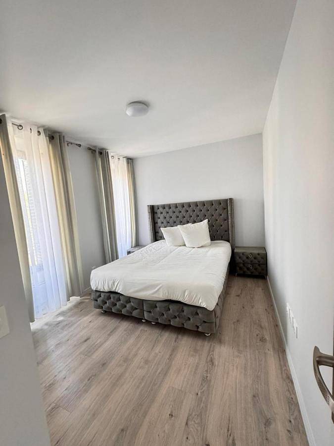 Three-Bedroom House in Longjumeau, Essonne