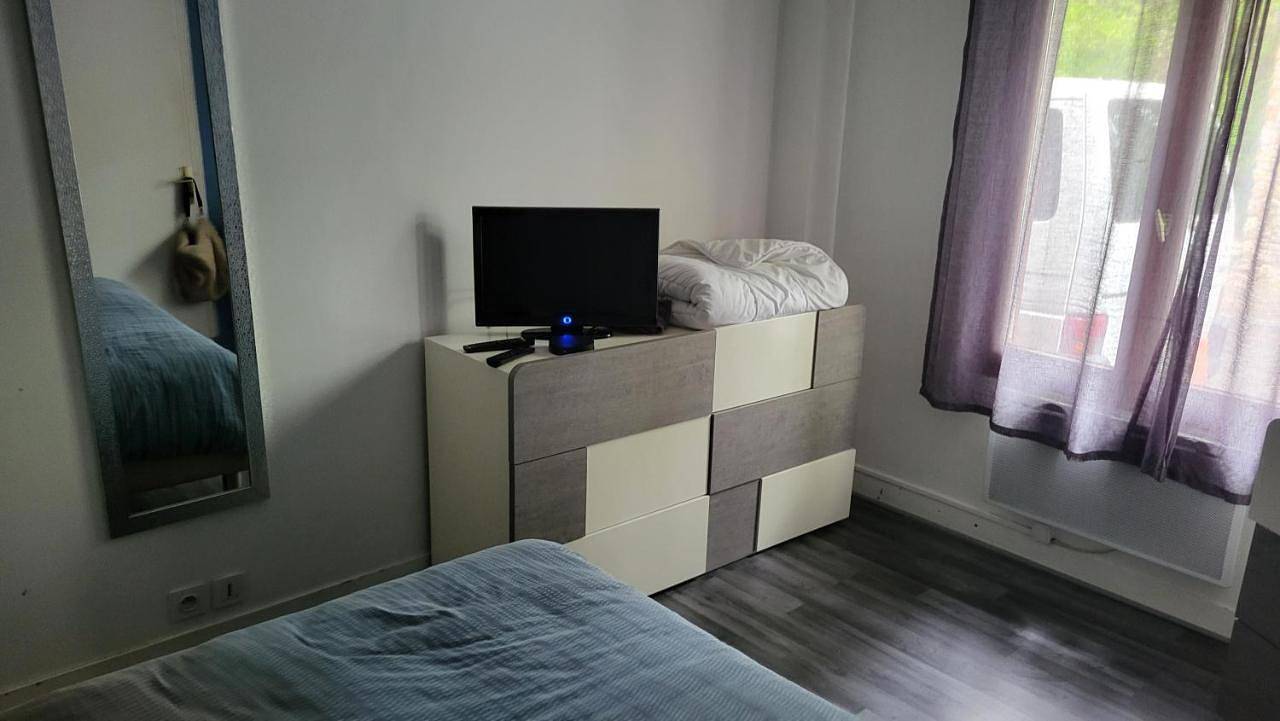 Appartement de vacances entier, Double Room with Shared Bathroom in La Celle-Saint-Cloud, Yvelines