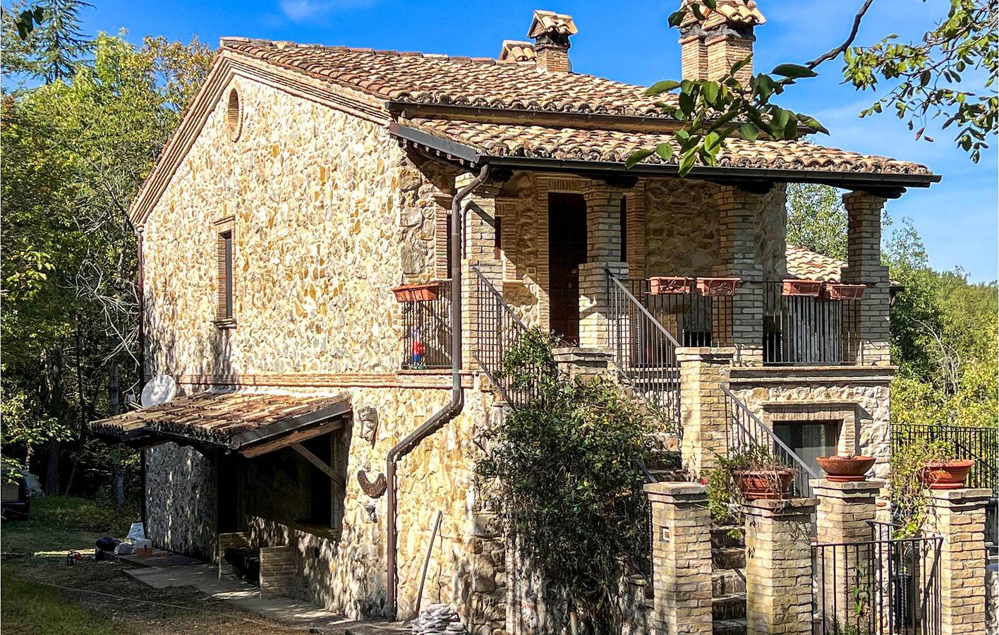 Elegante y conveniente - 140sqm Apt con estacionamiento y WiFi in Castelli, Gran Sasso