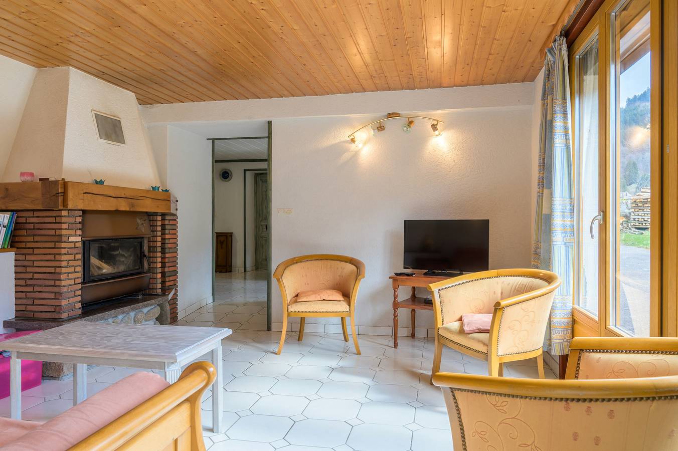 Appartement entier, Appartement "Rez De Jardin" avec vue sur les montagnes, terrasse privée et Wi-Fi in La Bresse, Parc naturel régional des Ballons des Vosges