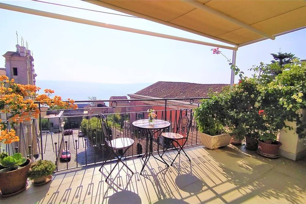 'Casa Aranci' self catering villa, great sea views, close to piazza Duomo in Acireale, Catania Provinz
