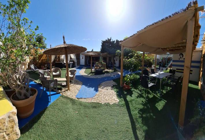 Ferienwohnung für 5 Personen, mit Terrasse und Garten sowie Pool