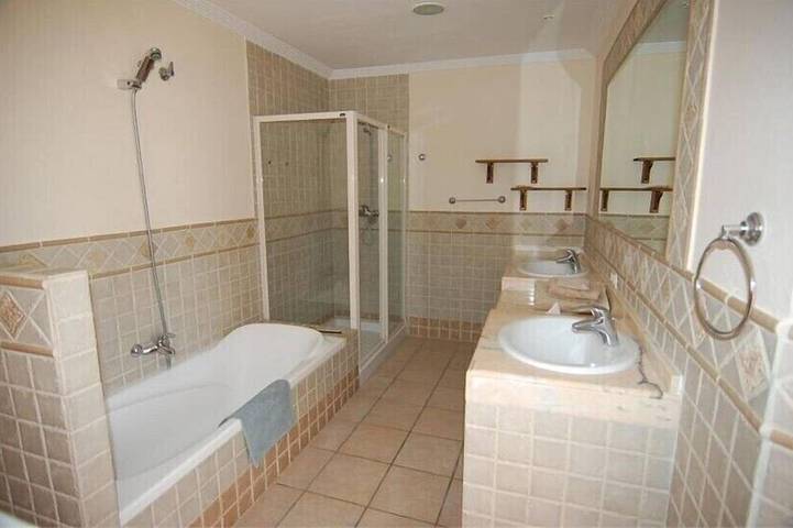 Villa für 8 Personen, mit Terrasse und Whirlpool sowie Pool und Kinderpool an der Costa Tropical - 3