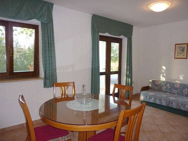 Ganze Wohnung, One bedroom apartment with large terrace and garden view in Funtana, Vrsar-Funtana