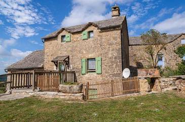 Location de vacances pour 4 personnes, avec balcon et jardin, animaux acceptés à Les Vignes
