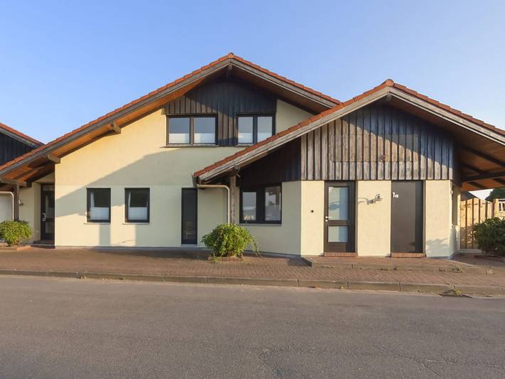 Ferienwohnung für 9 Personen, mit Terrasse und Garten, kinderfreundlich in Burhave