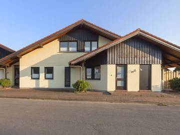 Ferienwohnung für 9 Personen, mit Terrasse und Garten, kinderfreundlich in Burhave