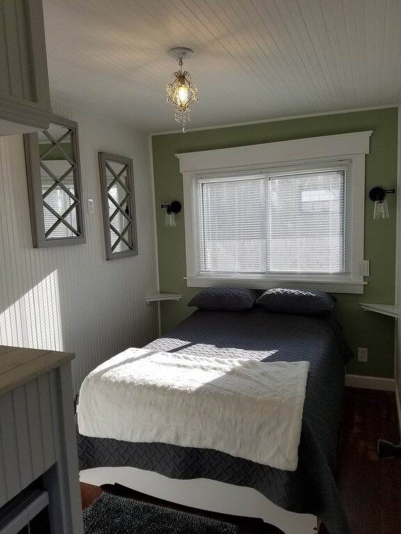 Cottage Suite Whirlpool Tub in Madison, Dane County