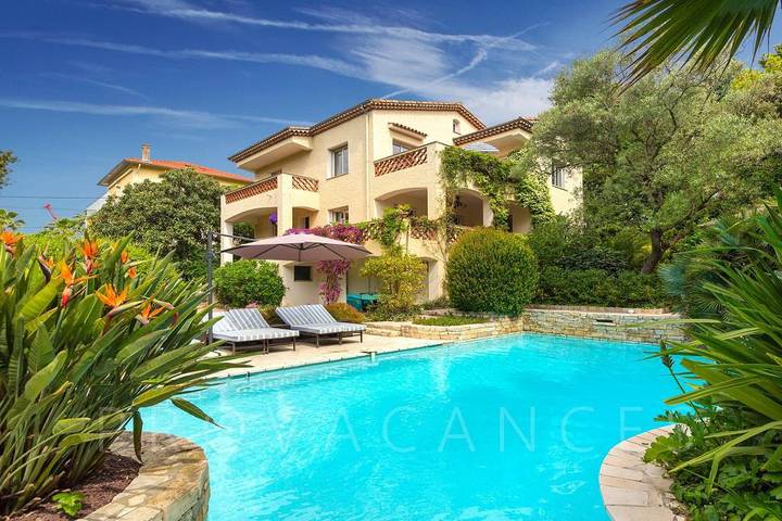 Villa per 9 persone, con Balcone/Terrazza e Giardino nonché Piscina a Antibes