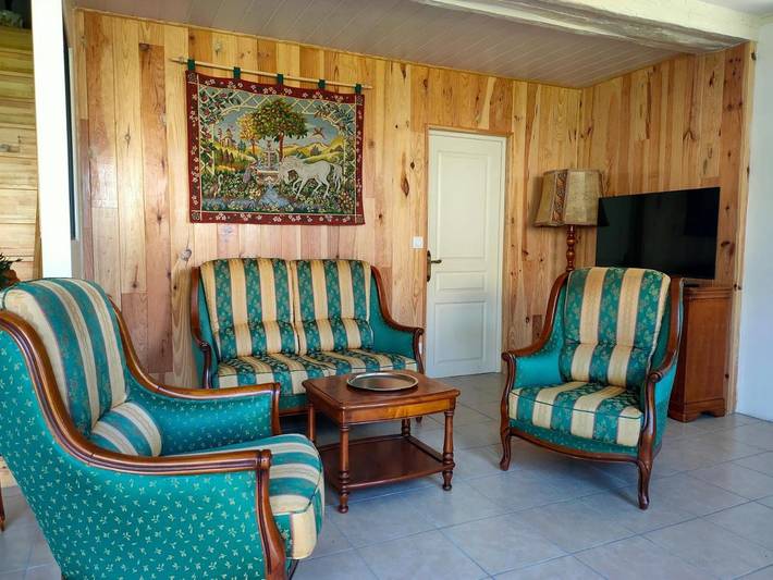 Location de vacances pour 4 personnes, avec Terrasse ainsi que Jardin et Vue à Aubeterre-sur-Dronne