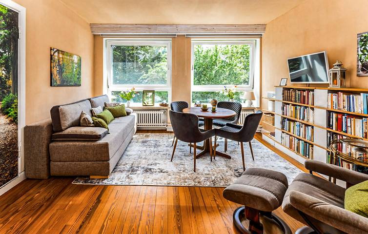Ganze Ferienwohnung, Scenic Garden Apt: Parkplatz, Aussicht, TV, Doppelbett - Nähe Fluss & Stadtzentrum! in Sankt Annen, Halbinsel Eiderstedt