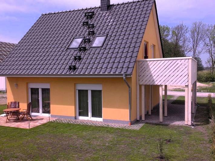 Ferienwohnung für 4 Personen, mit Balkon und Ausblick sowie Seeblick und Garten am Balmer See