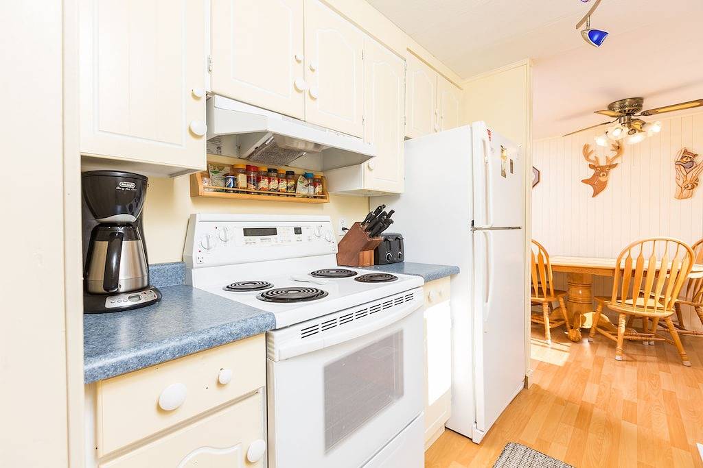 Lakefront Muskoka Retreat 4 Bedroom Cottage in Muskoka