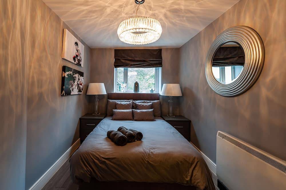 Kinsale Town centre , sleeps16, 6 bedrooms, run by Exquisite Holiday Homes in Kinsale, Munster