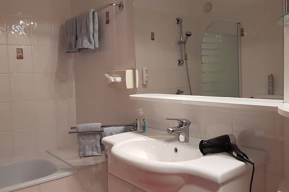 Ganze Wohnung, Ferienwohnung mit Balkon und Seeblick in Salzkammergut-Berge, Strobl