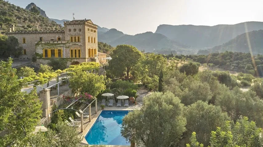 Hôtel pour 4 personnes, avec piscine ainsi que vue et jardin - 1