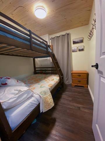 Cabin Rentals And Lodges for 9 Guests in Kawartha Lakes, Picture 3