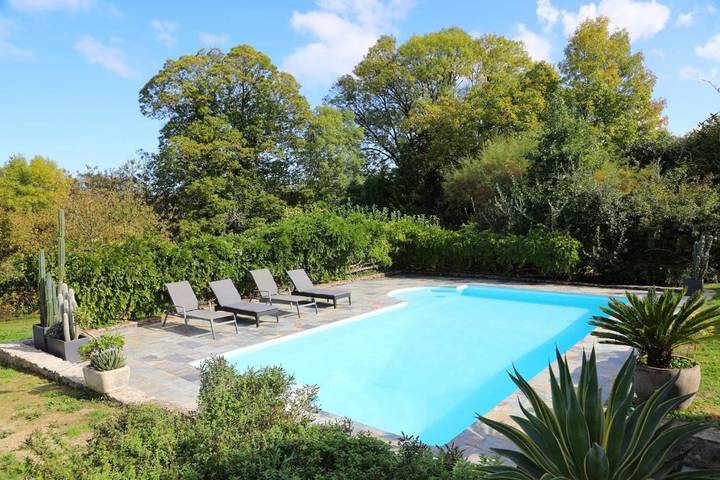 Location de vacances pour 6 personnes, avec piscine ainsi que jardin et vue à Ladignac-le-Long - 2