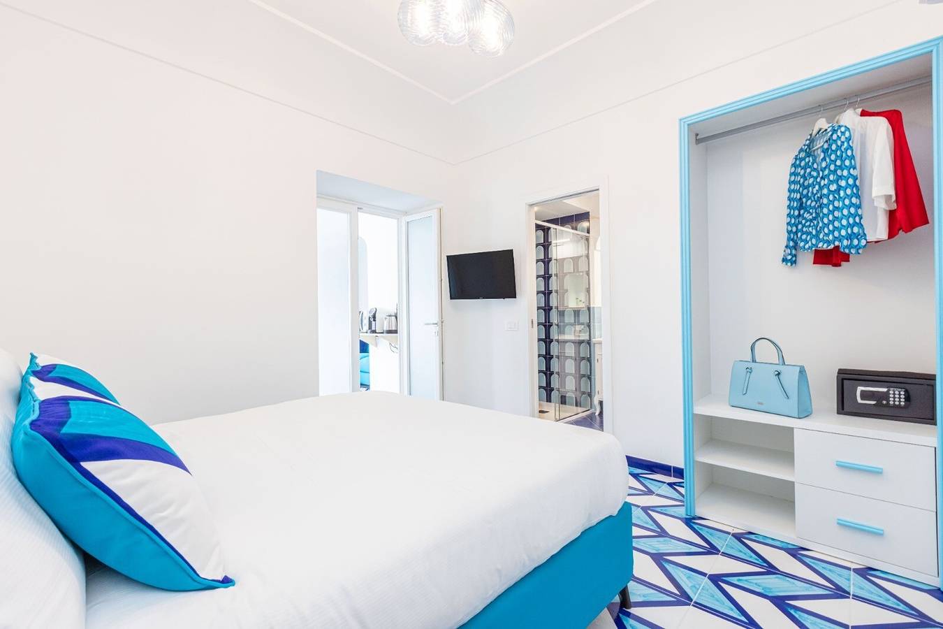 Aurora Sky with Terrace and Jacuzzi in Positano, Amalfi Coast