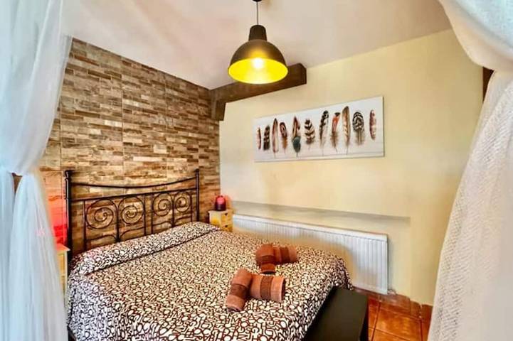 Pedriza-la casa de Galapagar, charming lodging, terrace and garden view in Galapagar, Área Metropolitana de Madrid