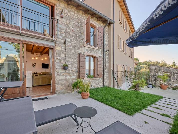 Ferienwohnung für 2 Personen, mit Terrasse und Garten in Torri del Benaco