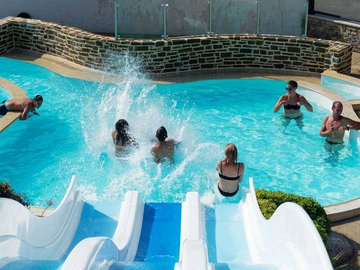 Camping pour 4 personnes, avec bassin pour enfant et sauna à Saint-Lunaire