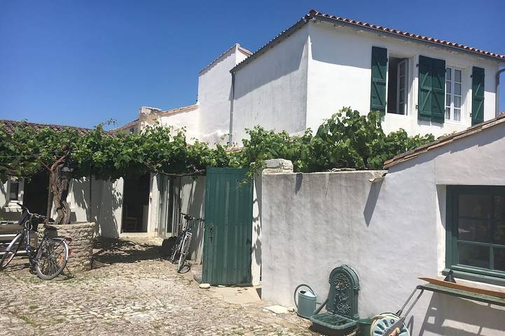 Location de vacances pour 7 personnes dans Plage de La Conche des Baleines