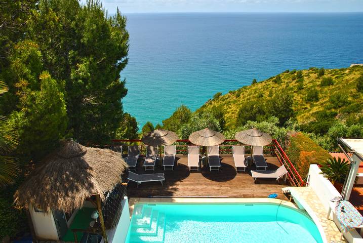 Ferienhaus für 15 Personen, mit Meerblick und Balkon/Terrasse sowie Garten und Ausblick in Sperlonga