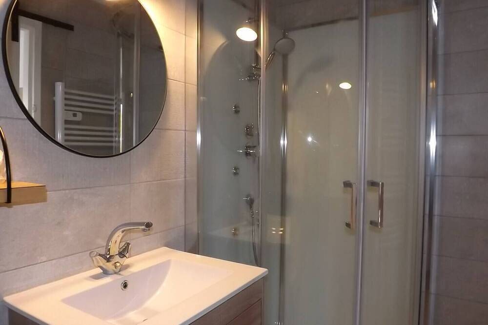 Apartamento entero, Briand : Beautiful bright apartment, near train station, ideal for couple in Charleville-Mézières, Ardenas
